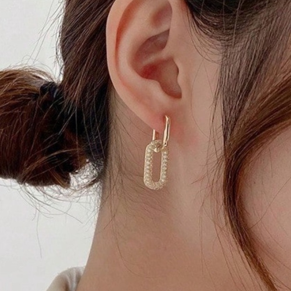 Cubic Zirconia Gold Link Hoop Earrings - Picture 6 of 6